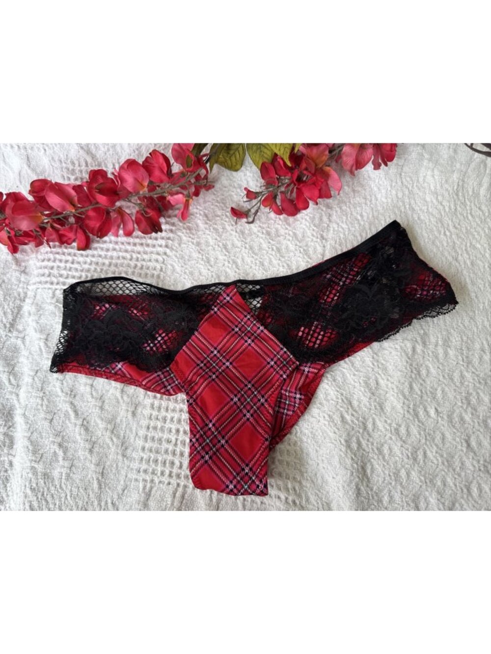 VICTORIA'S SECRET SMALL S TARTAN RED PLAID SILKY LACE CHEEKY PANTIES NWT